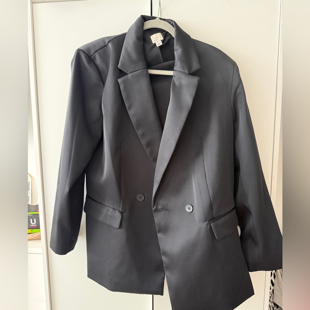 Black Oversized Double-Breasted Blazer